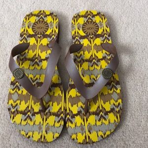 NWOT Ugg Sz 7 Flip Flops